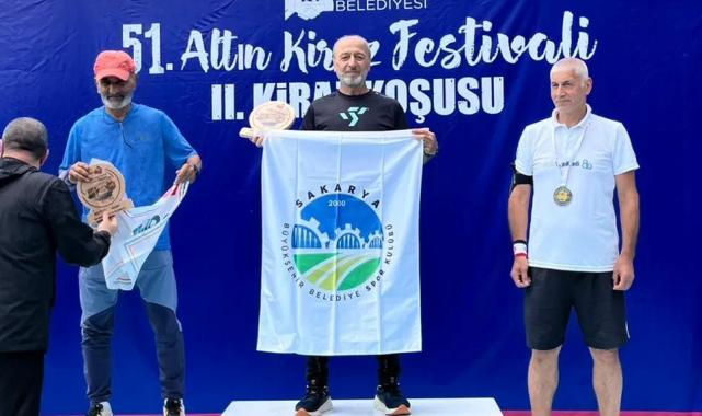 Sakarya’nın koşan tecrübesi Ali Turan kürsüyü bırakmıyor