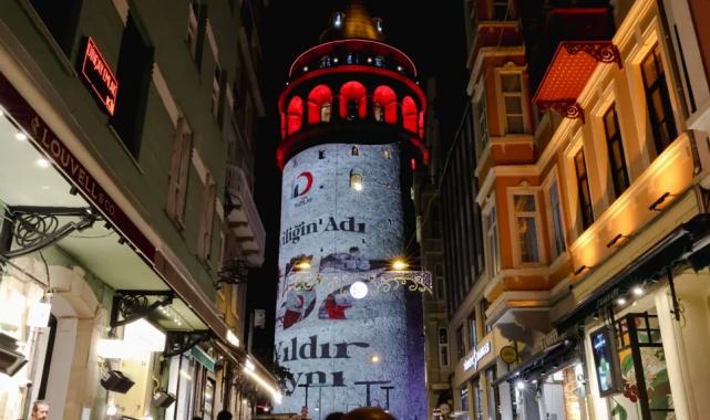 Simgesel yapılar kırmızıya büründü