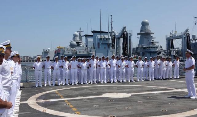 Türk gemileri Taranto’da