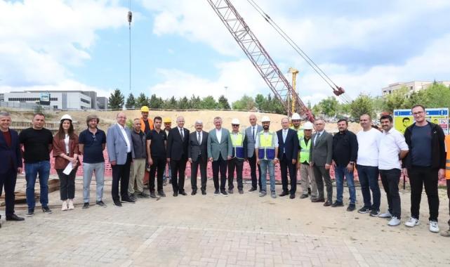 Umuttepe’de cami ve otopark projesi hızla ilerliyor