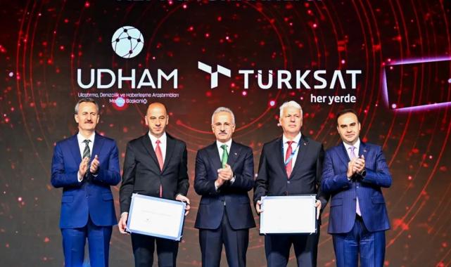 Uzayda Güçlü Türkiye… İmzalar TÜRKSAT 7A için atıldı