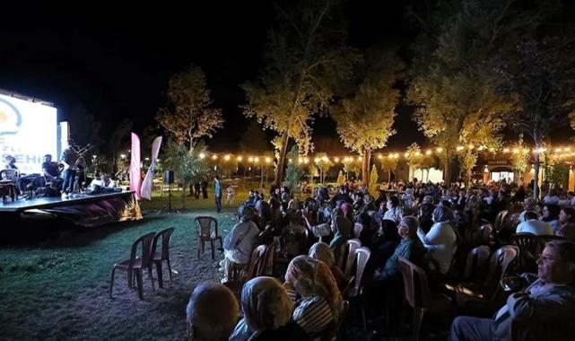 “Yaz Konserleri” Çivril’de başladı, sinema keyfiyle renklendi
