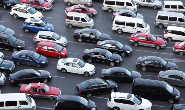 Afetlerde araç güvenliği için hayat kurtaran tavsiyeler