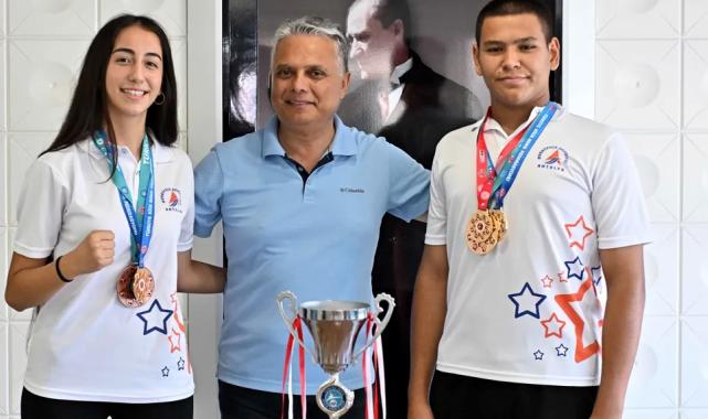 Antalya Muratpaşa’nın altın yumrukları