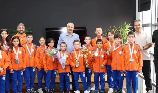 Başkan Büyükgöz, karate şampiyonlarını ağırladı