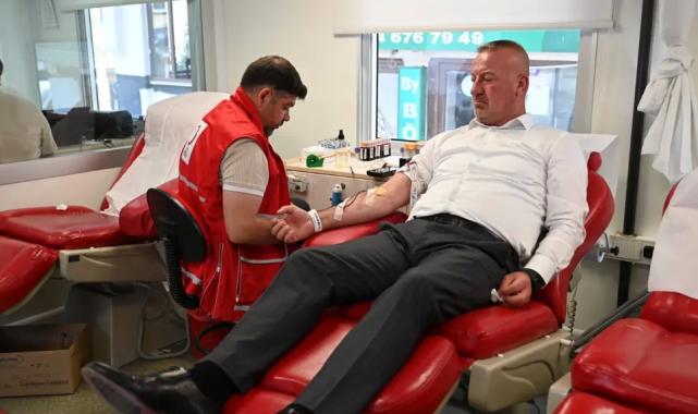 Bursa Karacabey’de Başkan Karabatı’dan kan bağışına destek