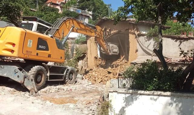 Bursa Osmangazi tehlikeli metruklara yıkım