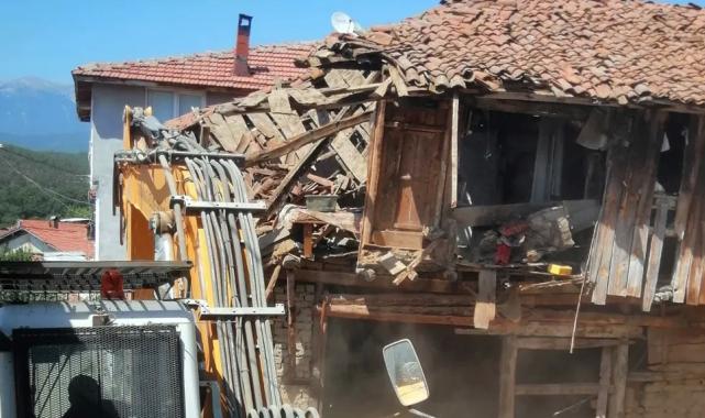 Bursa Osmangazi’de tehlikeli metruklara yıkım