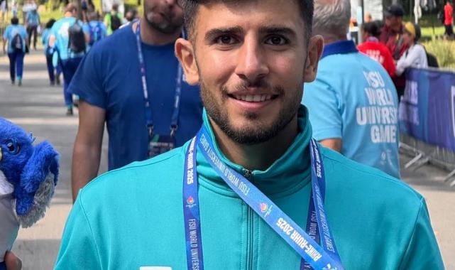 Bursa Osmangazili atletin milli forma ile madalya sevinci