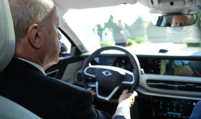 Cumhurbaşkanı Erdoğan, Togg T10F Sedan modelini test etti… Erdoğan Togg T10F’nin direksiyonunda