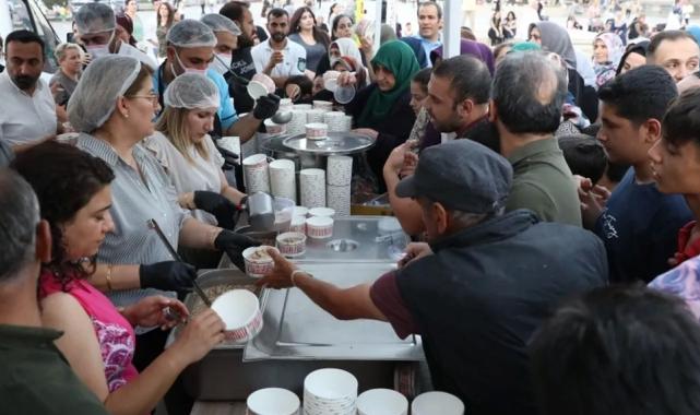 Diyarbakır Büyükşehir’den 20 bin kişiye aşure