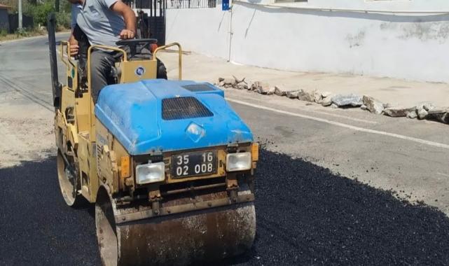 Efes Selçuk’ta Barutçu–Zeytinköy güzergahında asfalt onarımı