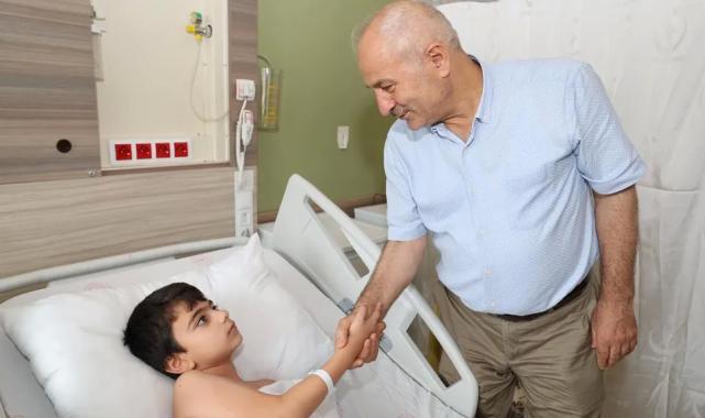 Gebze’de sünnet olan miniklere moral ziyareti