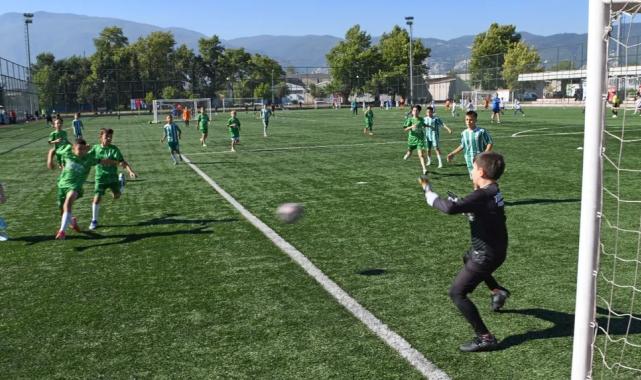 Geleceğin futbolcuları Osmangazi’de sahaya çıktı