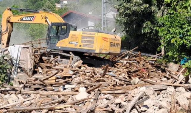 Gölcük’te riskli yapılara geçit yok!