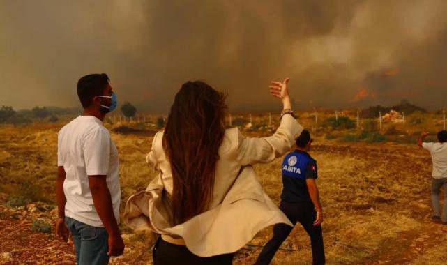 İzmir Çeşme yangınında tüm ekipler sahada… Riskli bölgelerde tahliyeler sürüyor