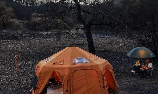 İzmir’de yanan ormanda kamp ile farkındalık