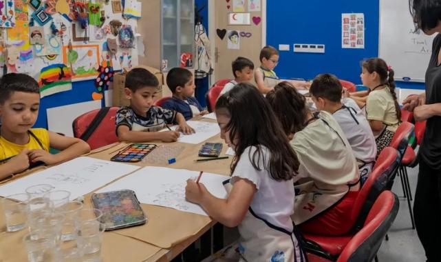 İzmirli çocuklar yaz tatilinde eğlenerek öğreniyor