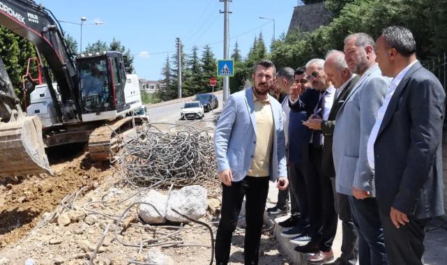 İzmit Belediyesi Huzur Sokak’ta istinat duvarı yapıyor