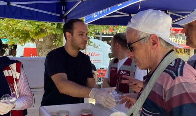 İzmit Belediyesi’nden gönülleri ısıtan aşure ikramı