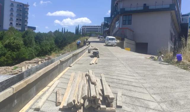 İzmit’te Kabaoğlu’nda parapet çalışması