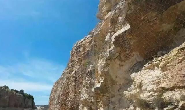 Karayolları’ndan sarp yamaçlara çelik zırh