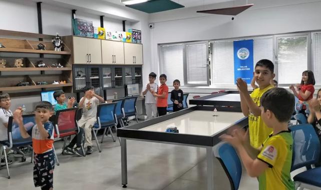 Kayseri Talas’tan geleceğin teknoloji yıldızlarına yaz desteği