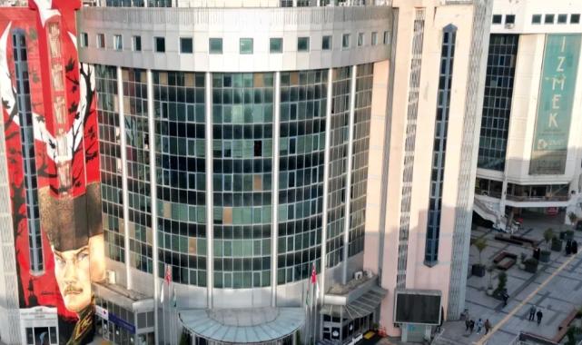 Kocaeli İzmit’te şehitlere saygı… Çocuk etkinlikleri ertelendi