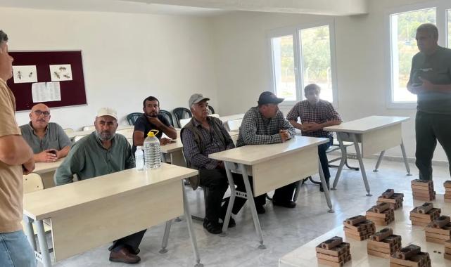 Manisa Büyükşehir’den üreticilere ana arı desteği