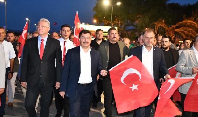Mudanya’da demokrasi ve bayrak yürüyüşü coşkuyla gerçekleşti