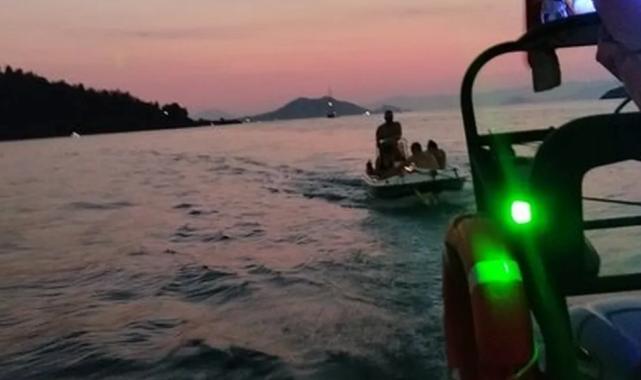 Muğla Fethiye’de makine arızası yapan tekne kurtarıldı