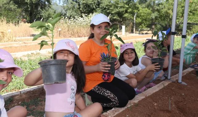 Muğla’da minik eller umut ekiyor