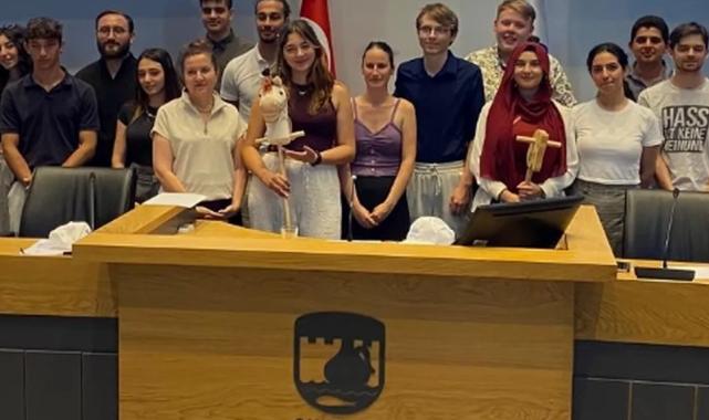 Osnabrück ve Çanakkaleli gençler meclis toplantısında buluştu