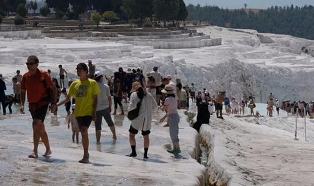 Pamukkale’nin beyaz cennetinde satranç molası