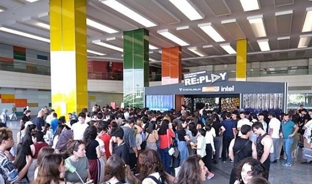 RE:PLAY heyecanı Excalibur gücüyle başladı