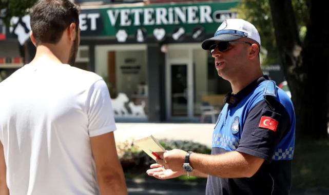 Sakarya Büyükşehir yayaları zora sokan kaldırım işgalini sıkı takibe aldı