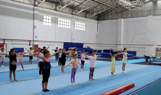 Sakarya’da çocuklar sporun her dalında dolu dolu bir yaz tatiline başladı