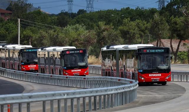 Sakarya’da metrobüsler seferlerine başladı