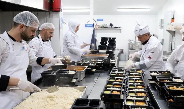 Sakarya’da yüzlere tebessüm olan en lezzetli yemekler bu kazanda pişiyor