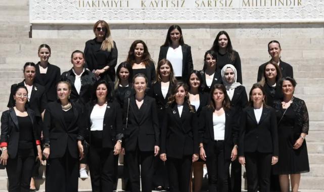 TÜMKAD 6. yılında Ata’nın huzurunda: “Geleceğin Türkiye’si adına söz verdik”