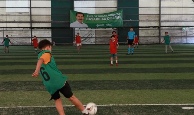 676 öğrenci sahada ter döküyor