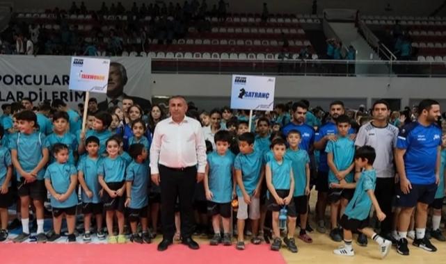 Adana Büyükşehir eğitimde ve sporda gençlerin Yanında