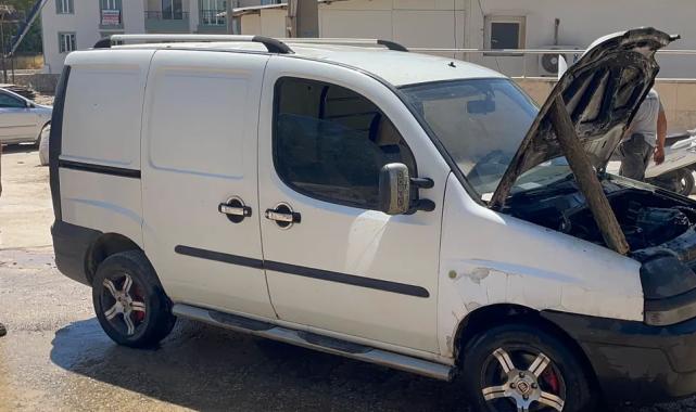 Adıyaman’da otomobil alev aldı: Beton mikseri sürücüsünden ilk müdahale