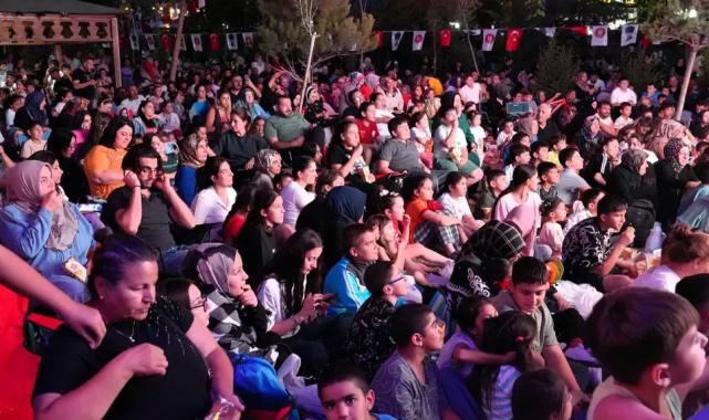 Ankara Keçiören’de açık hava sinemalarına yoğun ilgi