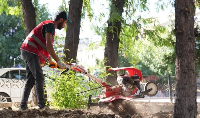 Ankara Keçiören’de park ve bahçelere estetik dokunuş