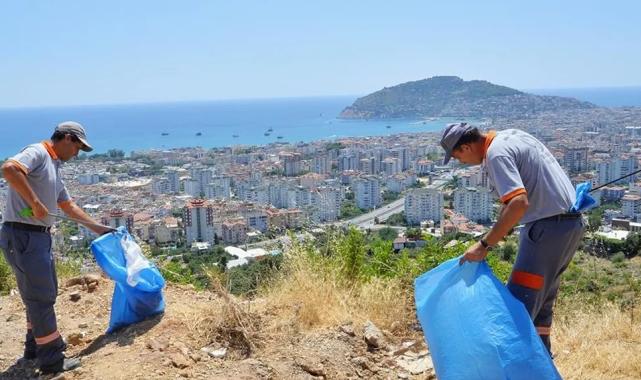 Antalya Alanya her gün tonlarca atık topluyor