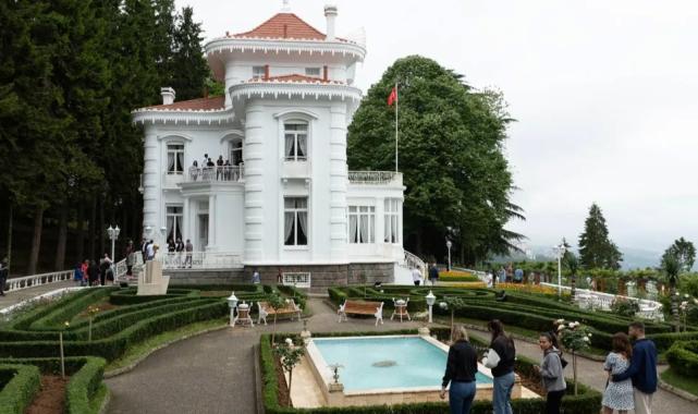 Atatürk Köşkü yüz binlerce ziyaretçi ağırladı