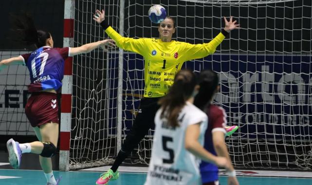 Bursa Büyükşehir’in kadın hentbolcuları finalde