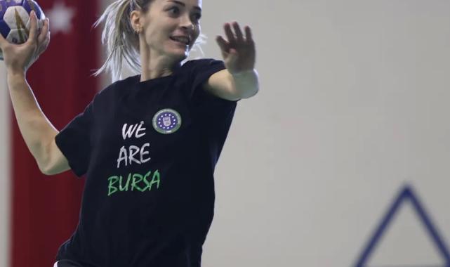 Bursa Büyükşehir’in kadın hentbolcuları yeni sezona iddialı hazırlanıyor