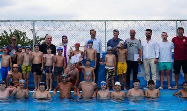 Bursa Gürsulu minik yüzücüler sertifikalandı